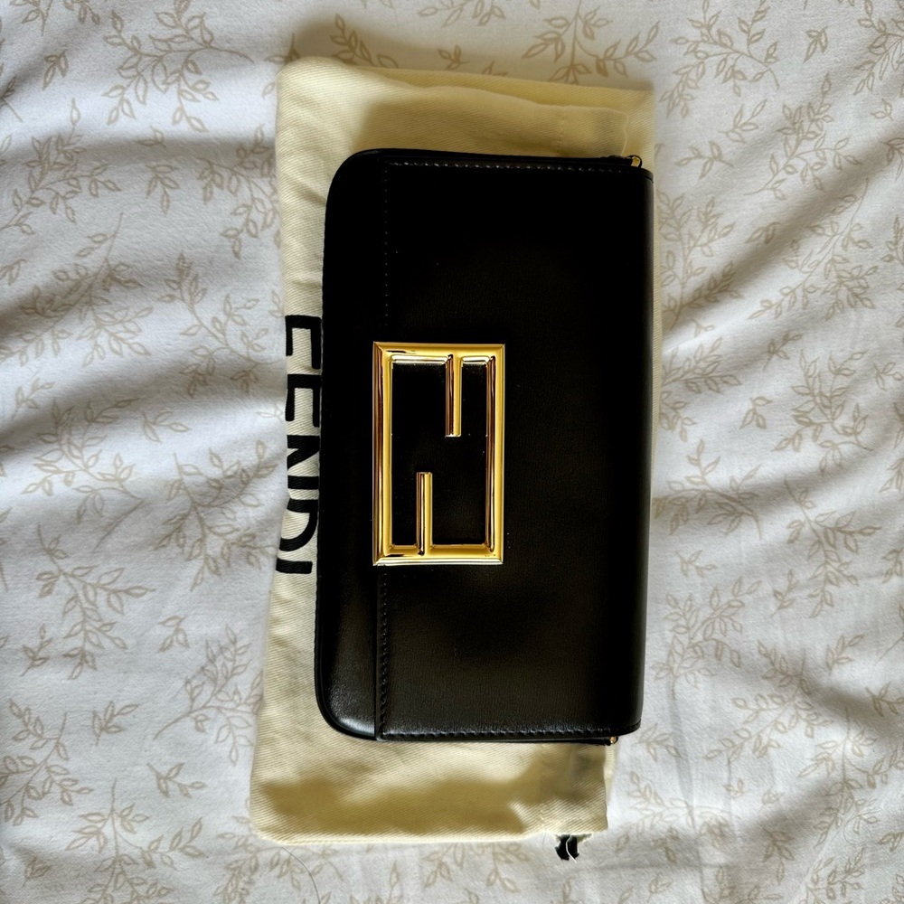 ❌SOLD. Fendi wallet on chain with pouches ❌